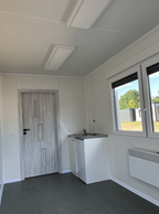 Wohncontainer 6,00 x 2,44 m mit Küchenzeile, WC und Dusche