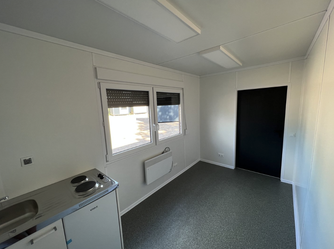 Wohncontainer 6,00 x 2,44 m mit Küchenzeile, WC und Dusche