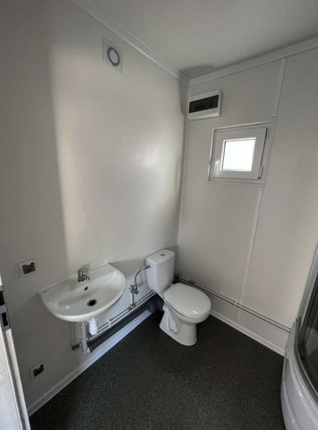 Wohncontainer 6,00 x 2,44 m mit Küchenzeile, WC und Dusche