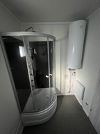 Wohncontainer 6,00 x 2,44 m mit Küchenzeile, WC und Dusche