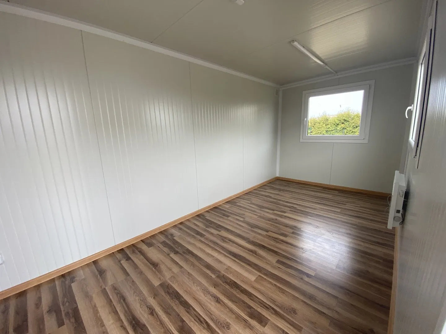 Bürocontainer 5×2,4 m – Vorgefertigtes Modul mit Isolierung
