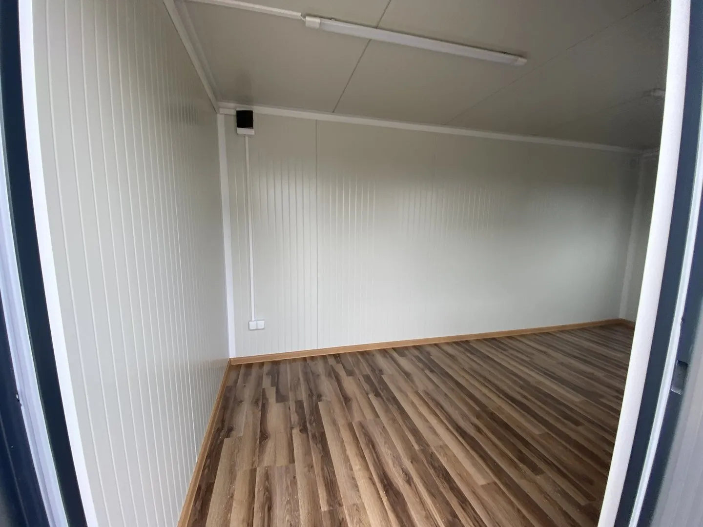 Bürocontainer 5×2,4 m – Vorgefertigtes Modul mit Isolierung